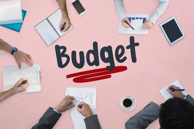 manage a budget in business